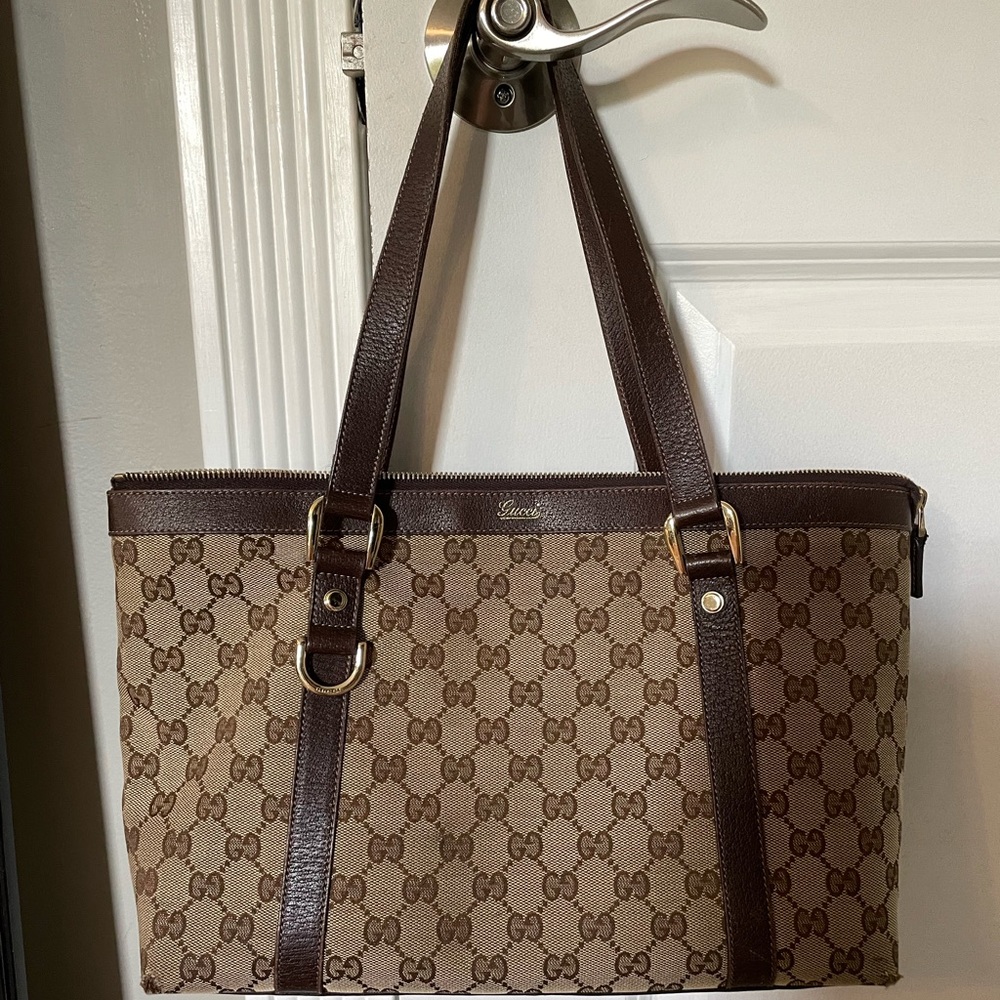 Gucci Abbey D Ring GG Canvas
Tote Bag
